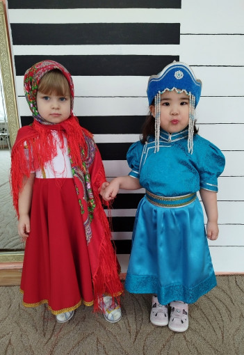 Сагаан hараар Сагаалганаар! Сагаан hараар Сагаалганаар!.